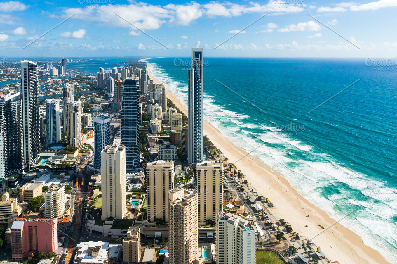 Aerial of Surfers Paradise city and beach, Gold Coast ...