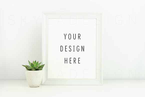 Download White picture frame mockup