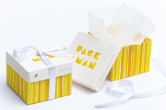 Free Cube Gift Box Mockup 01